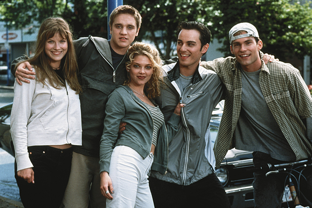Final Destination — The young cast together — location publicity portrait