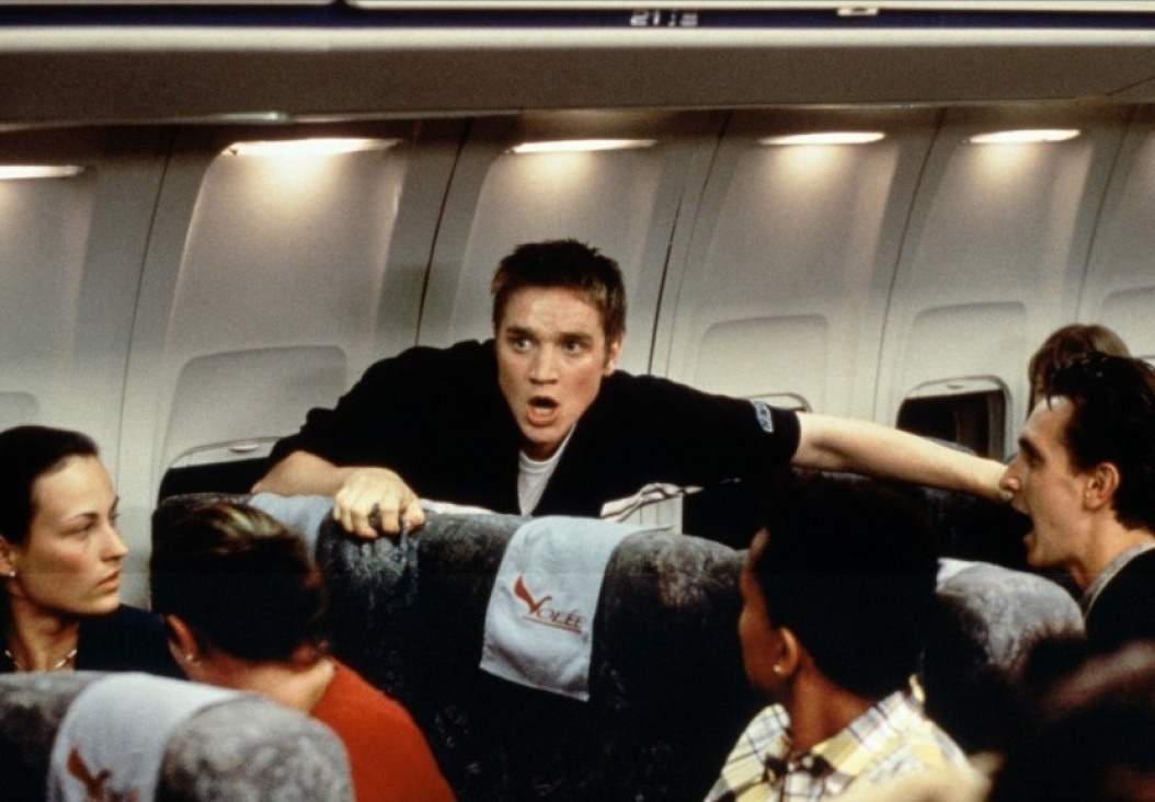 Final Destination — Carter argues with fellow passengers