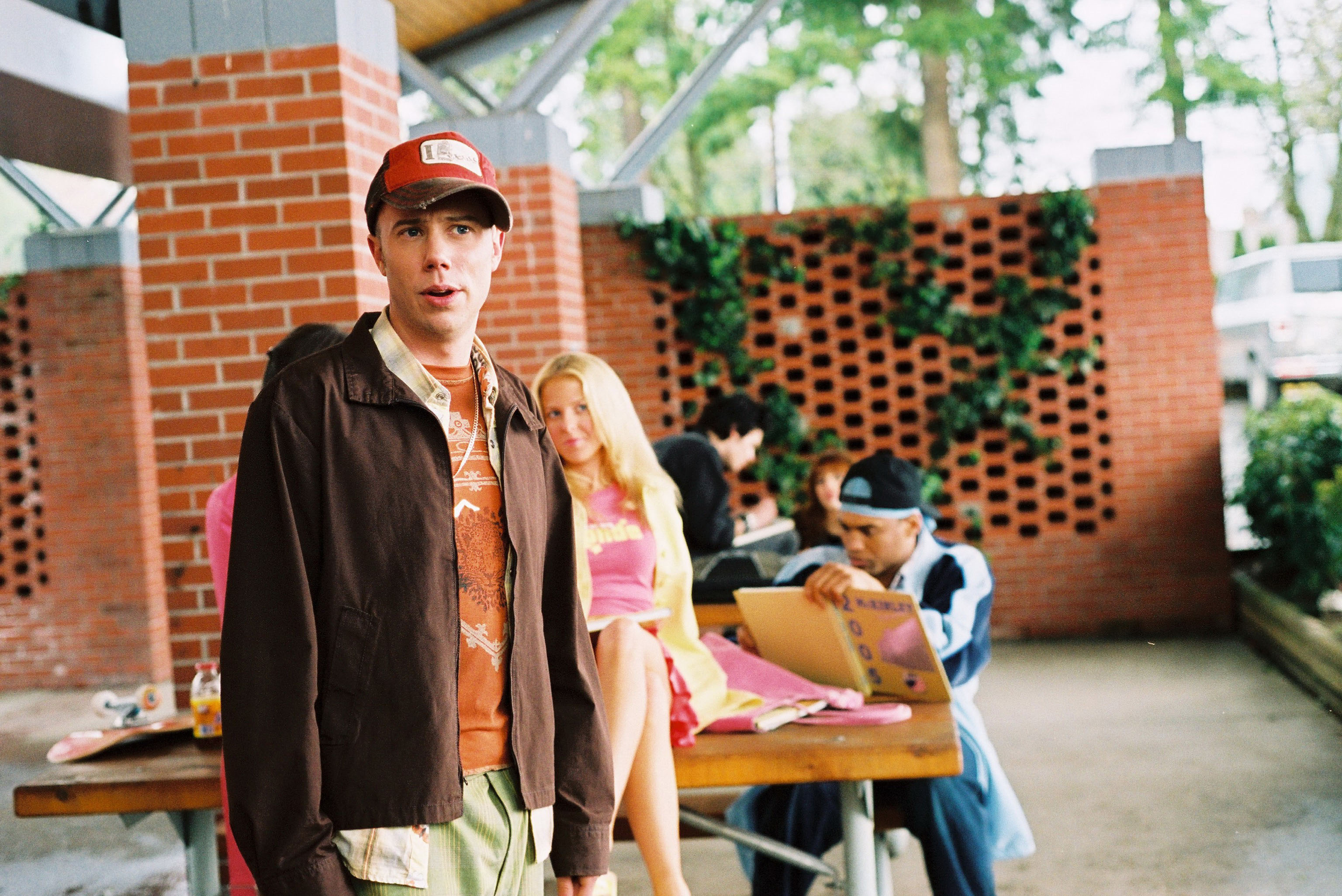 Frankie approaches the yearbook table.