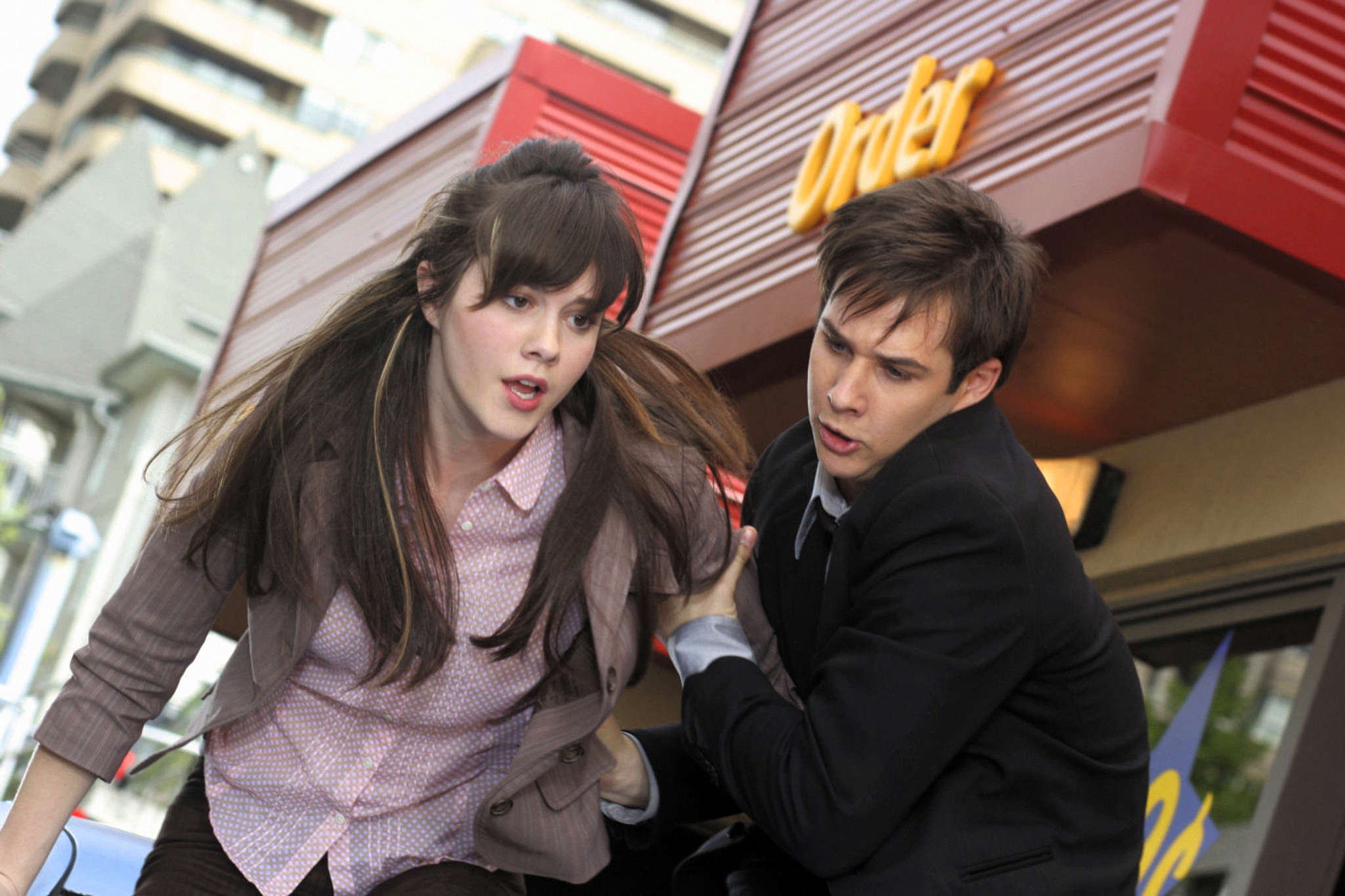Final Destination 3 — Wendy and Kevin outside the restaurant