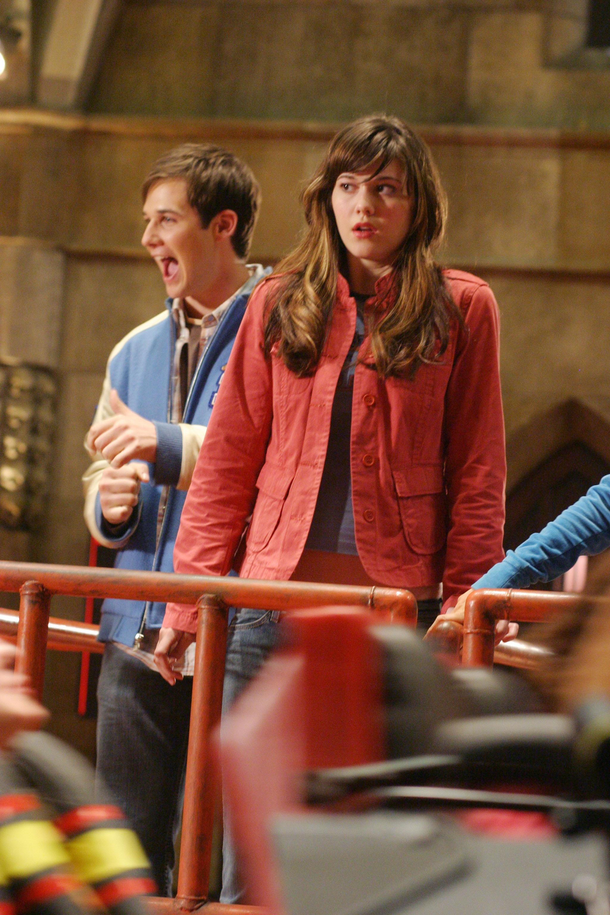 Final Destination 3 — Kevin and Wendy beside the queue railing