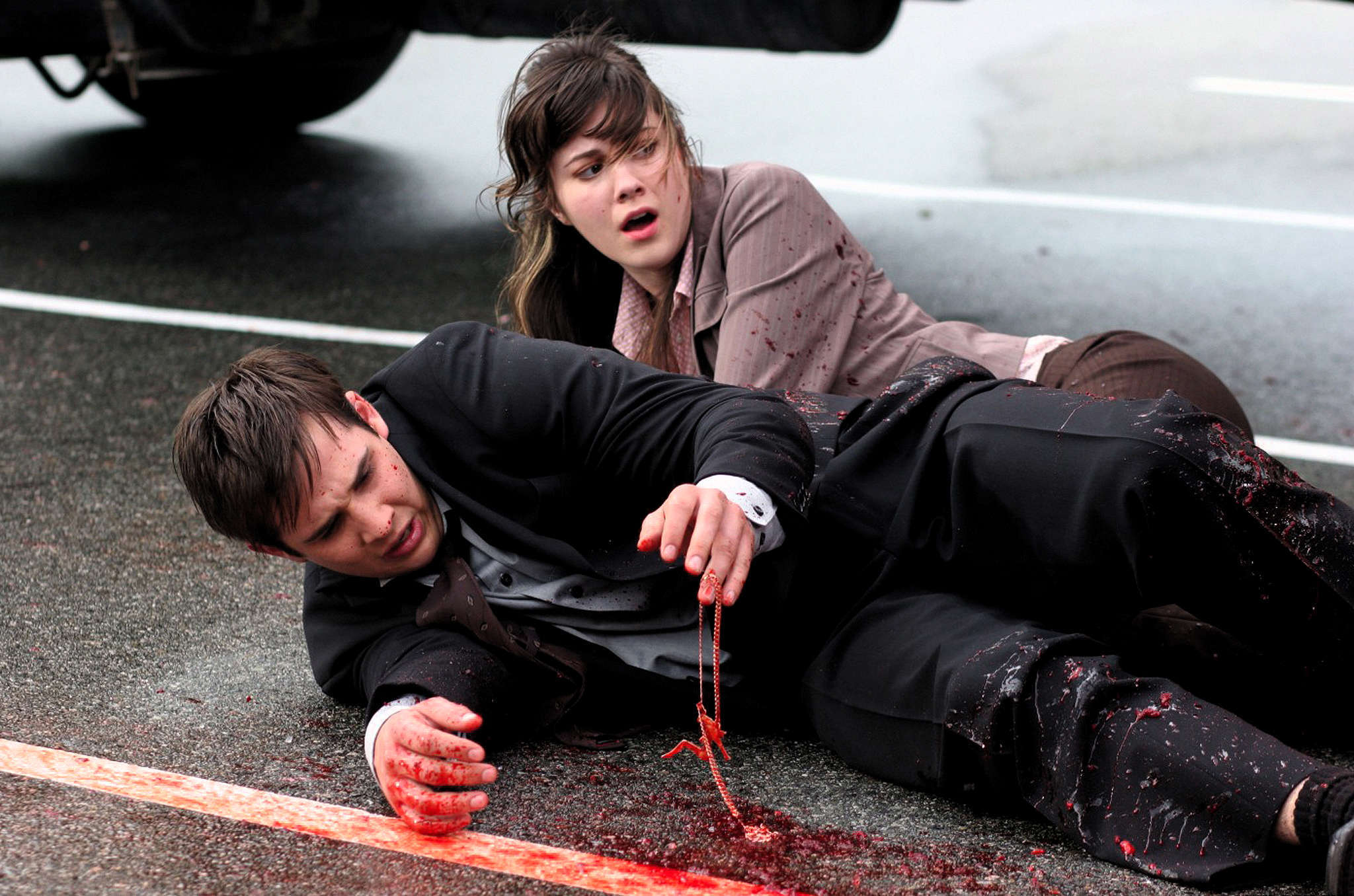 Final Destination 3 — Wendy and Kevin lie in the parking area