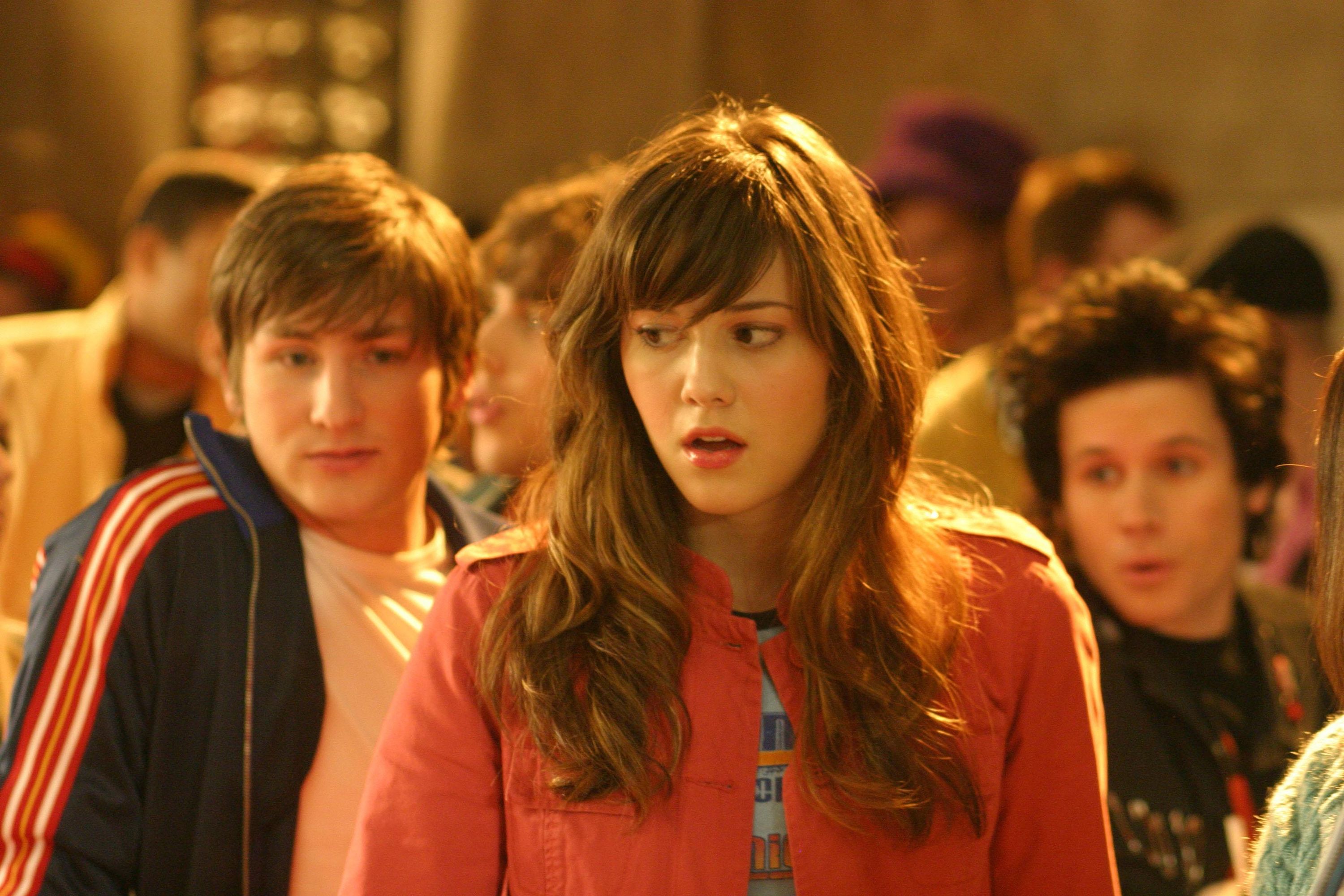 Final Destination 3 — Wendy reacts in the crowded queue