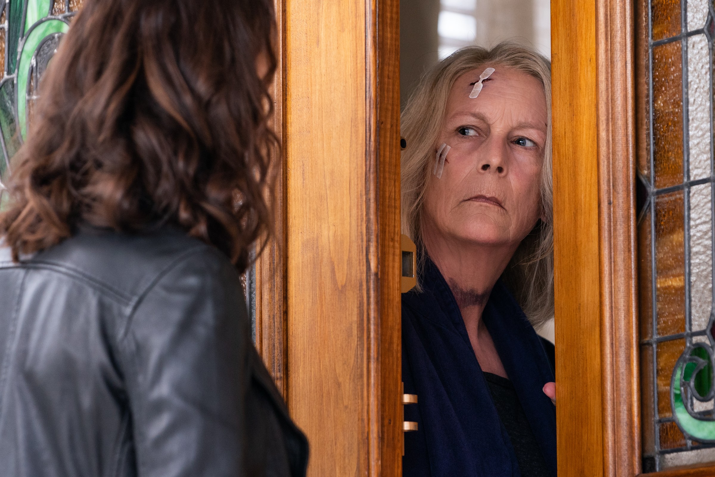 Laurie speaks to Allyson through the doorway.