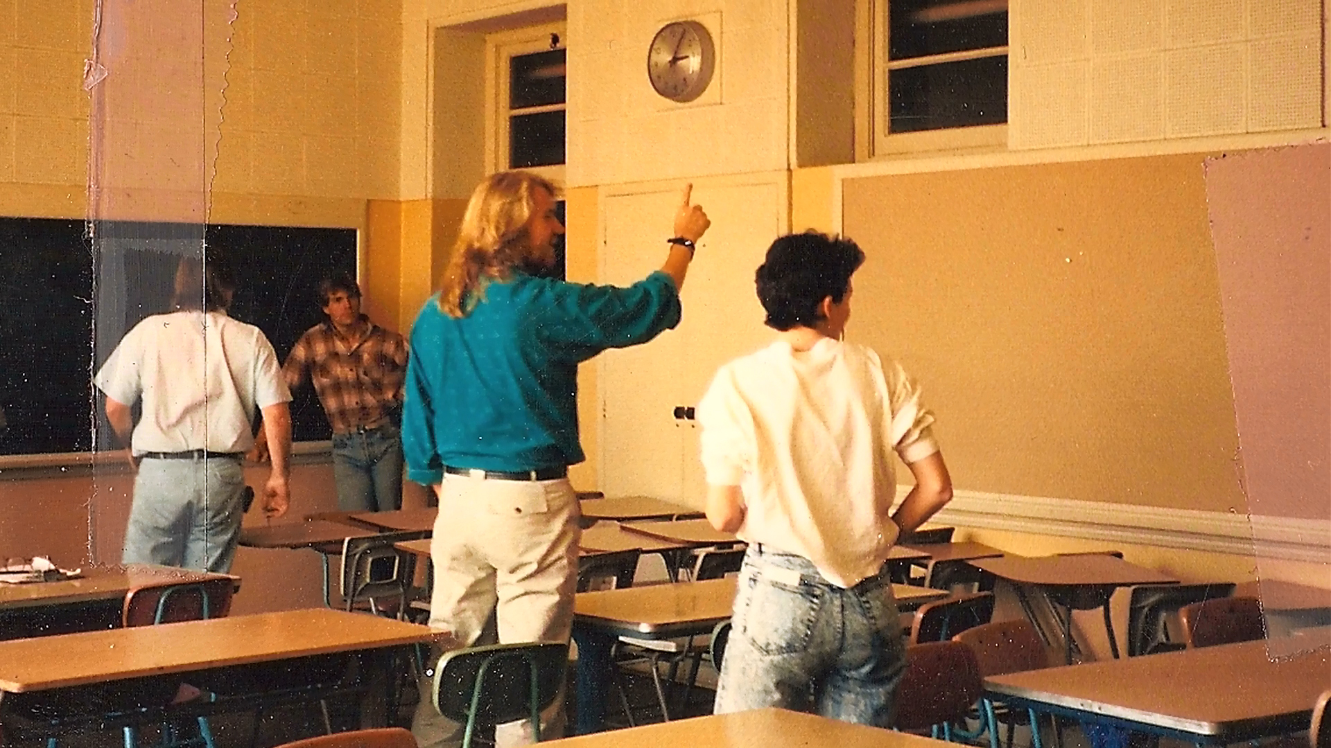 Renny Harlin directs a classroom setup with the cast at their desks.