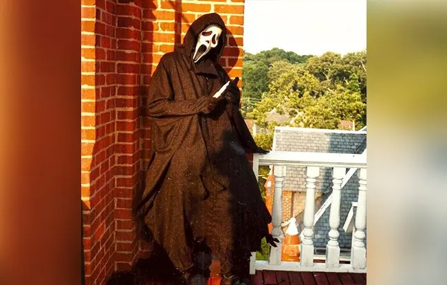 Scream 2 (1997) — behind-the-scenes image.