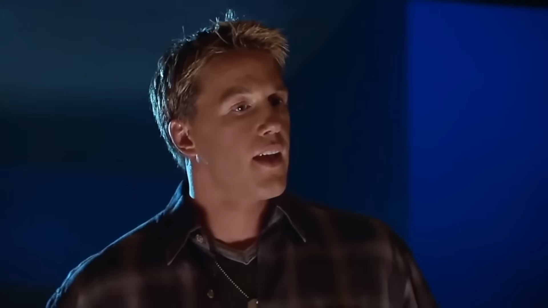 The beauty pageant. Clip frame 00:40.