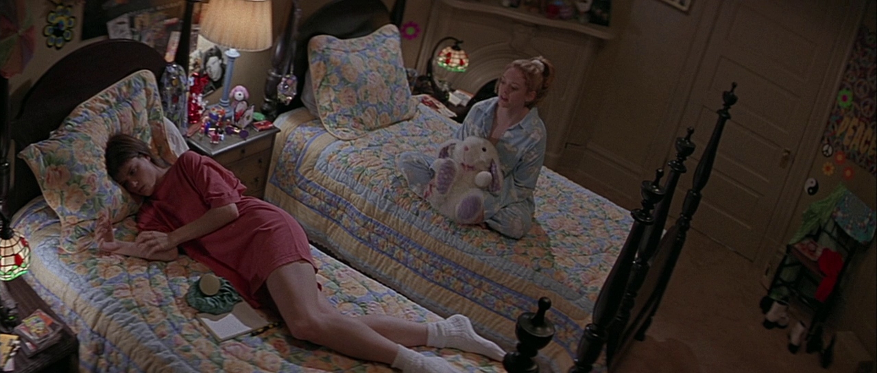 Sidney and Tatum in Tatum’s bedroom. Film frame.